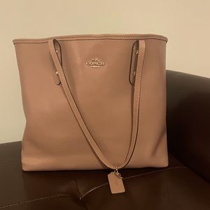 Beautiful Coach tote. Great for work, travel or every day.